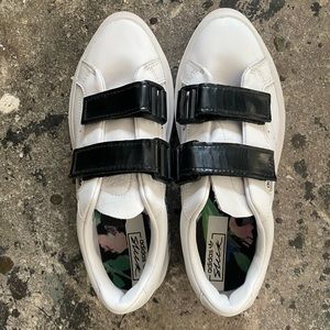 Adidas Sleek Woman’s Size 6
